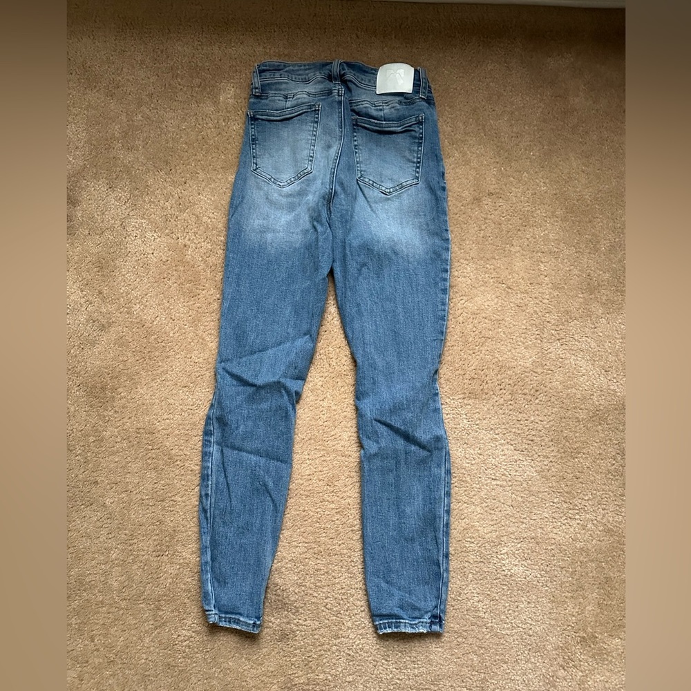 Distressed jeans - Picture 2 of 3